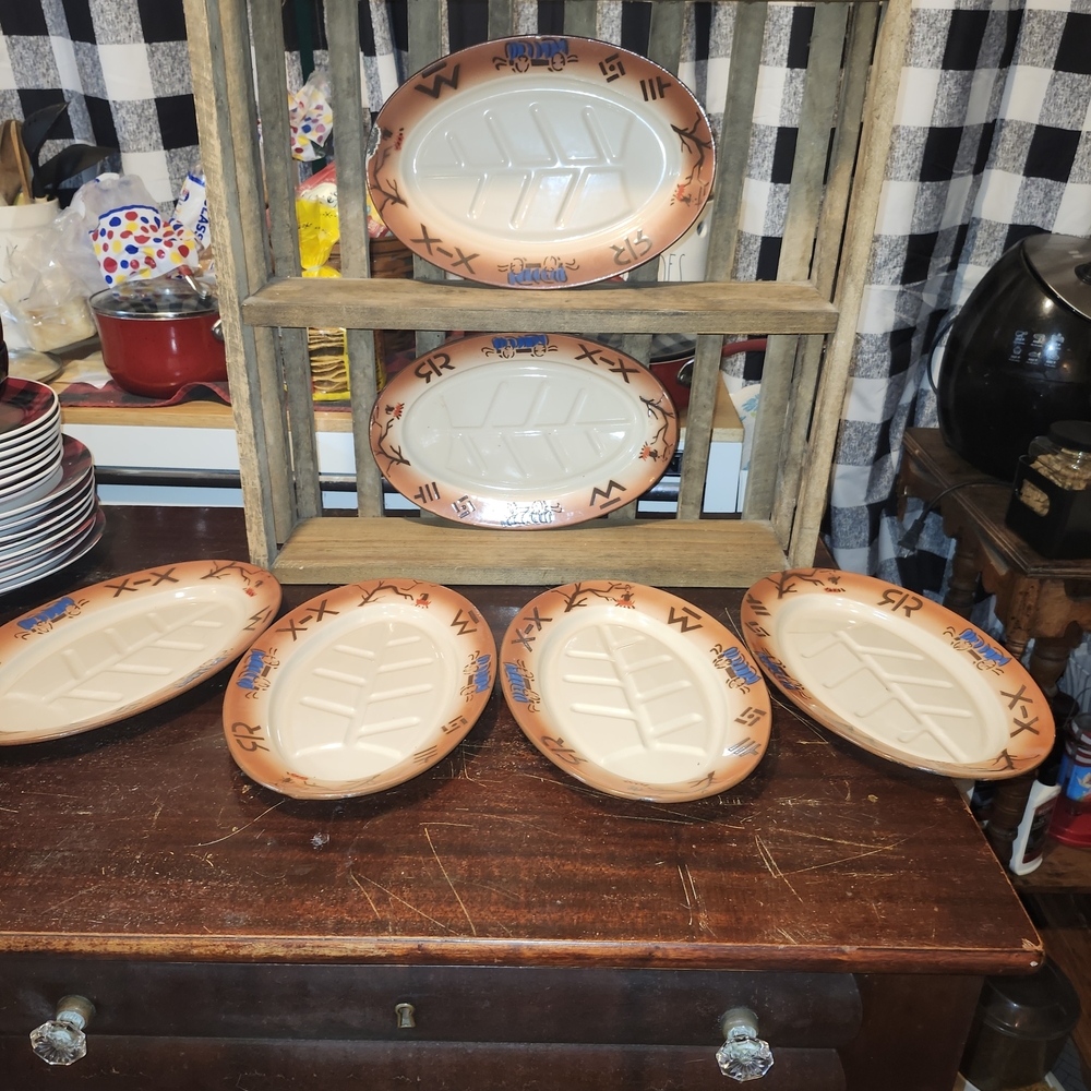 Elegant Brown and Cream Dining Plates
